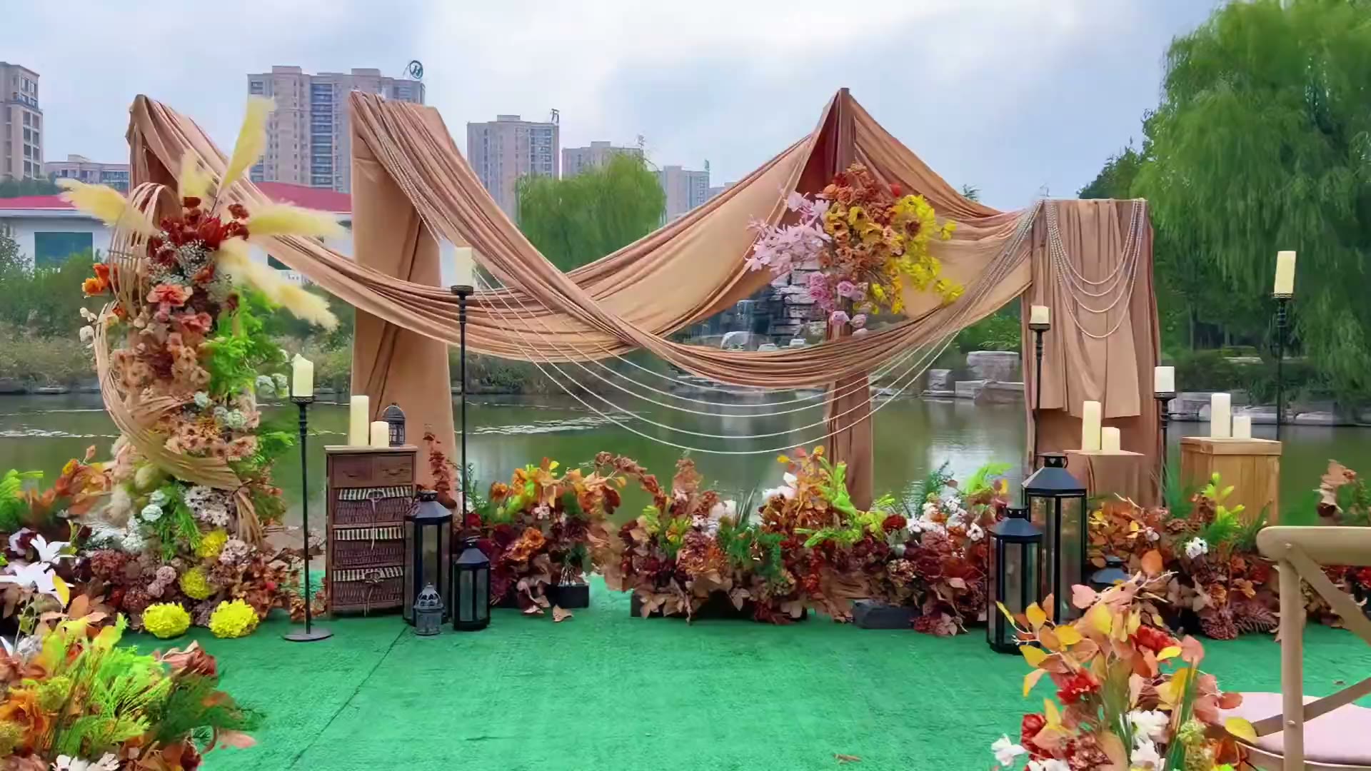 复古木质咖色布幔小众婚礼