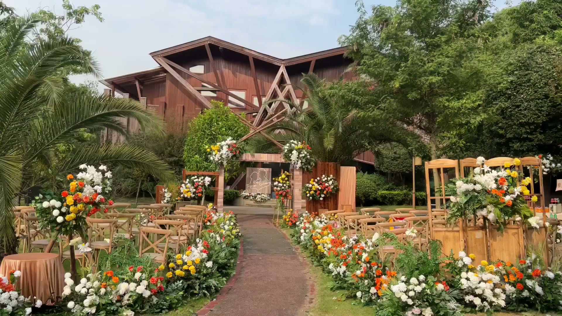 户外草坪咖色系复古美式婚礼