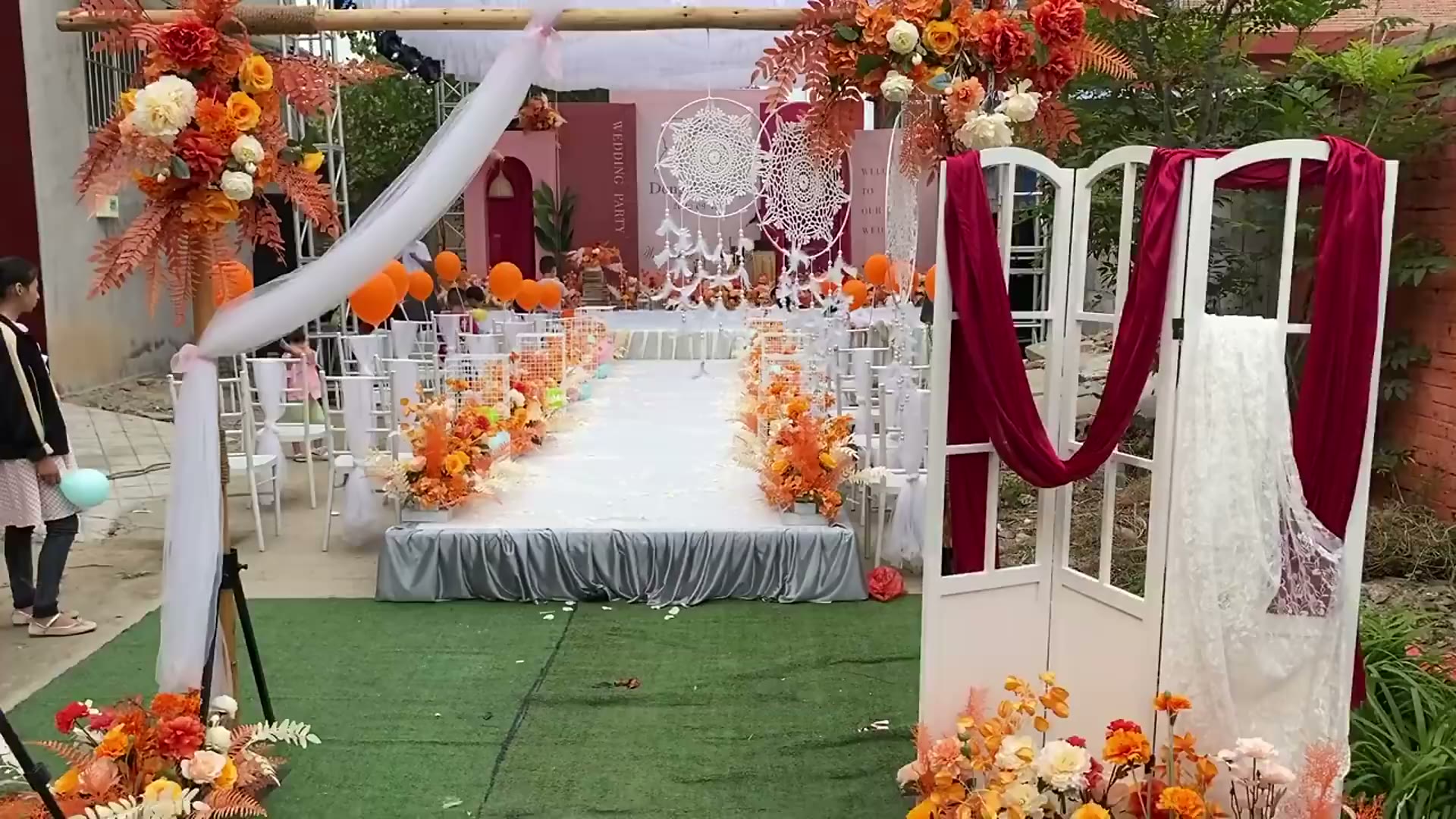 庭院简约莫兰迪婚礼布置