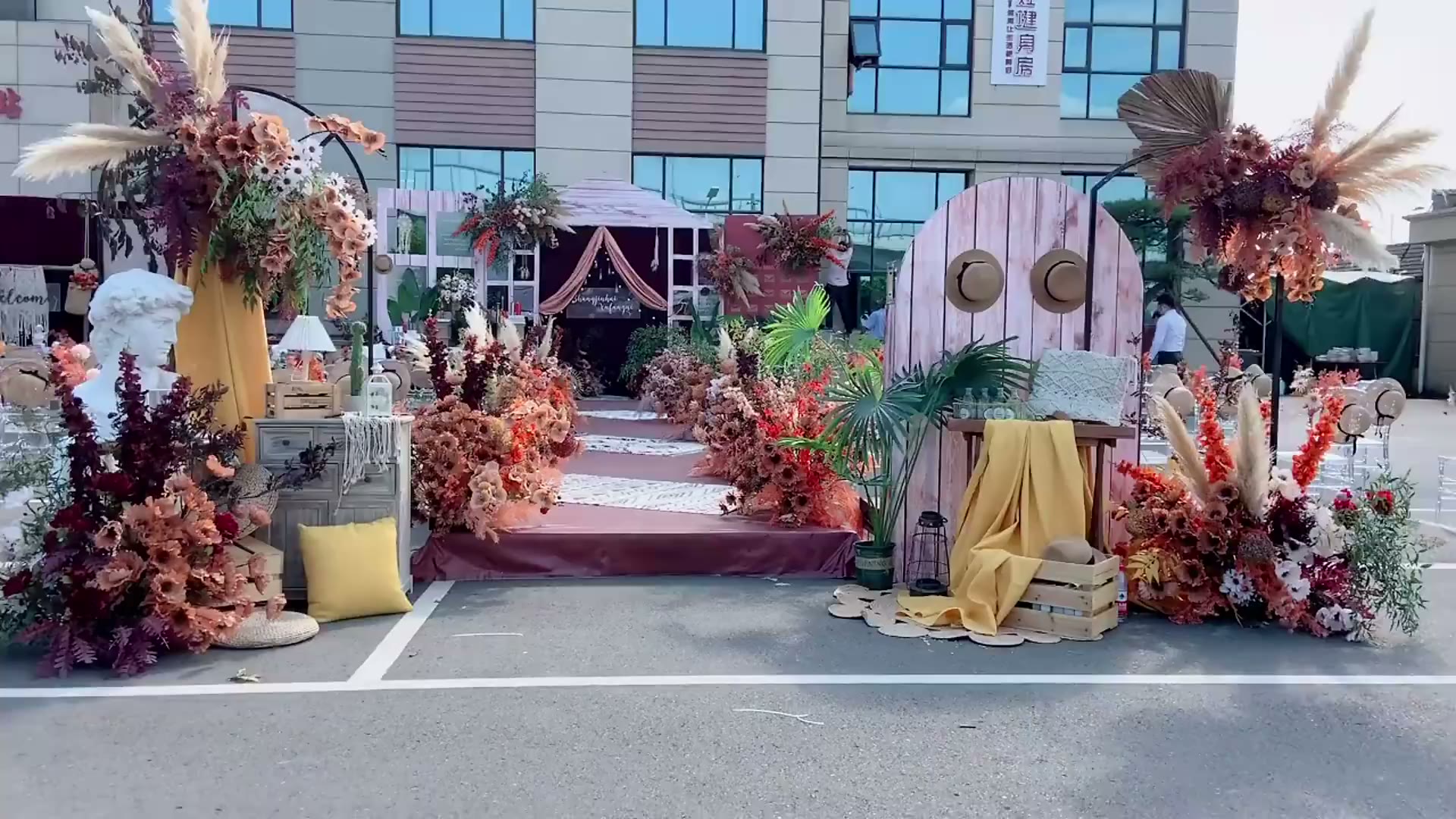 街道里的美式乡村婚礼