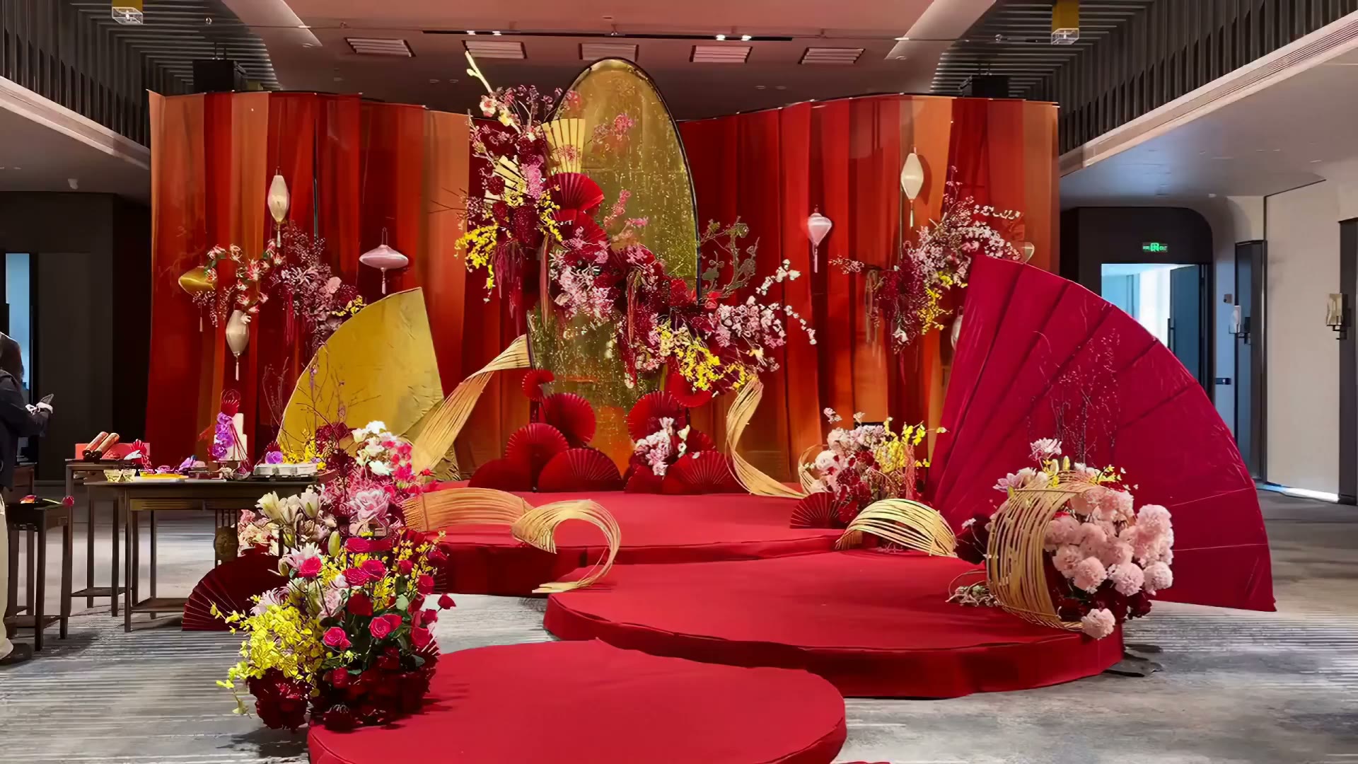 红金新中式渐变雪纺纱婚礼