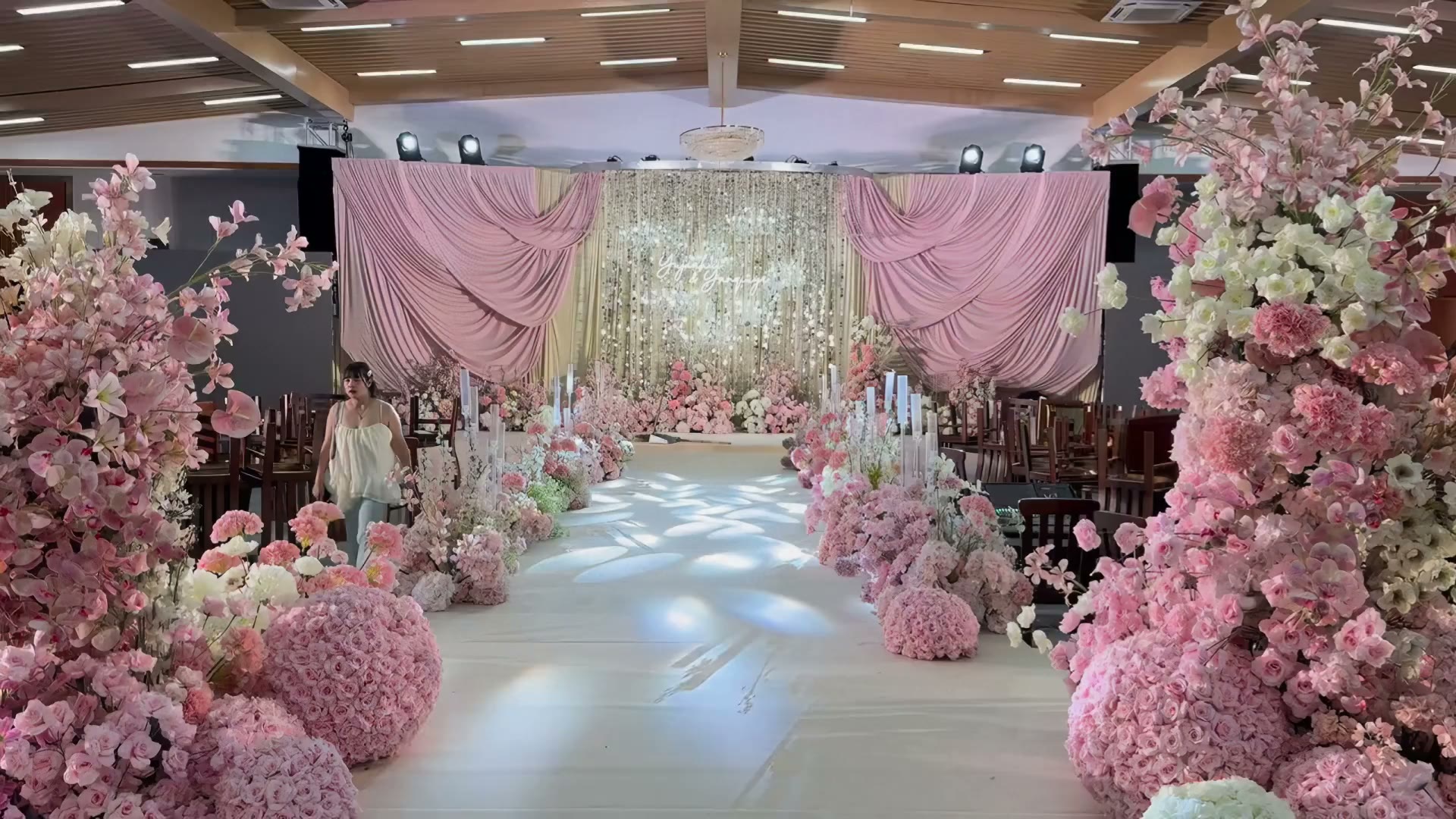 粉香槟韩式布幔亮片婚礼