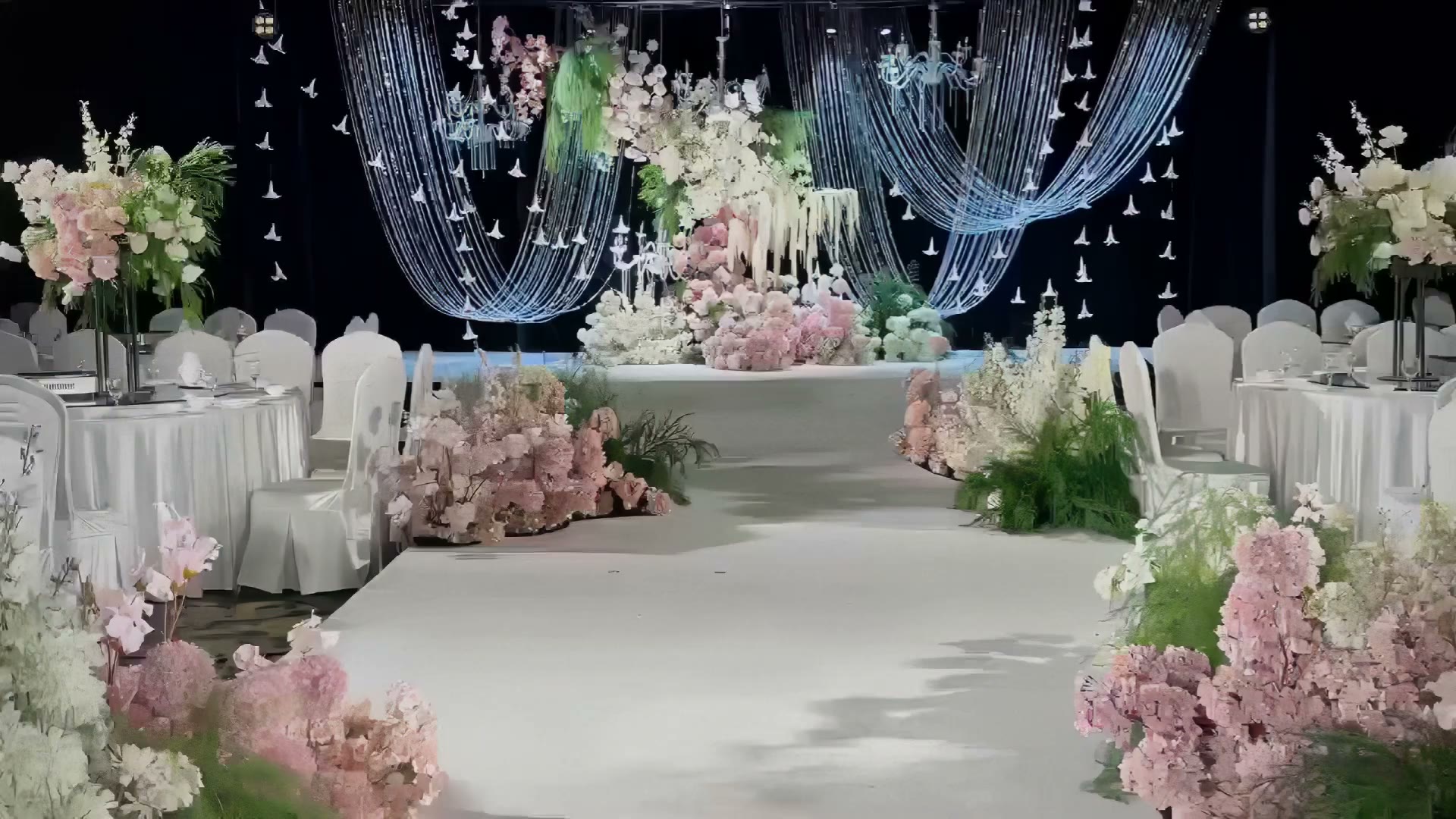 白粉色韩式线帘花串婚礼