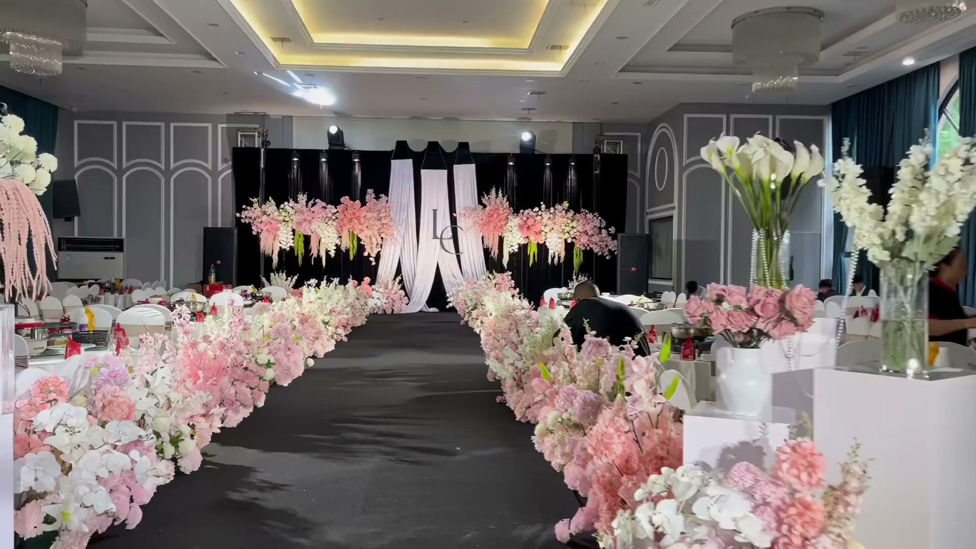 白粉色布幔韩式小预算婚礼