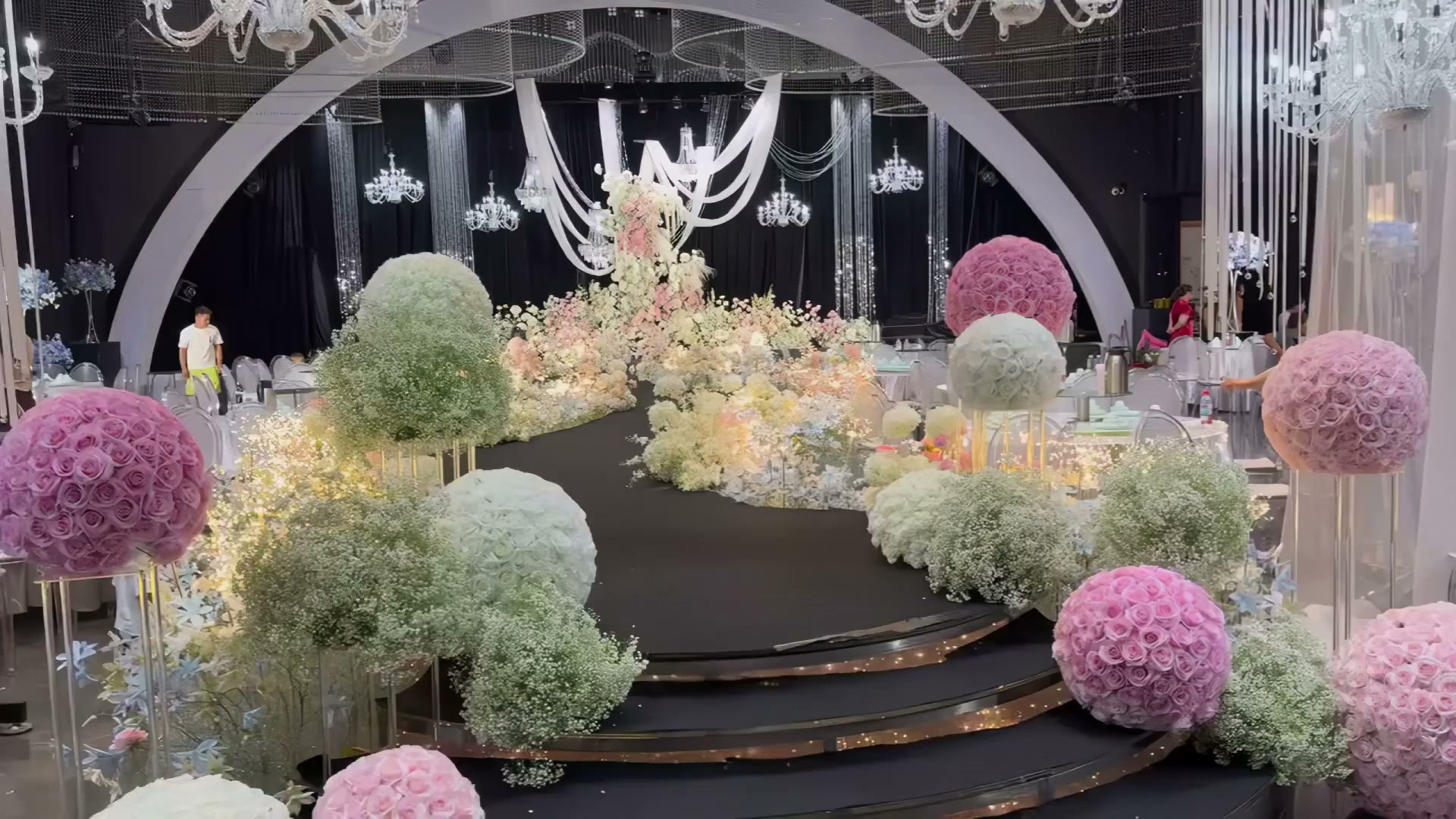 白粉色韩式线帘亮片婚礼