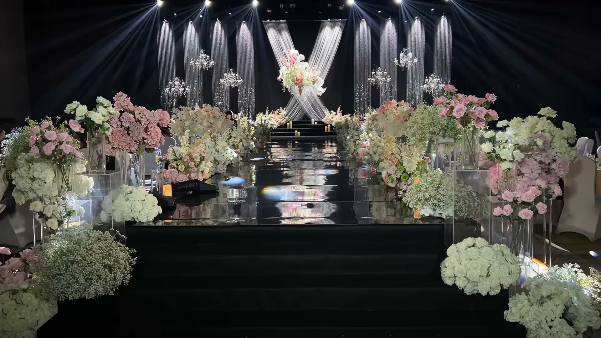 白粉色韩式线帘亮片婚礼