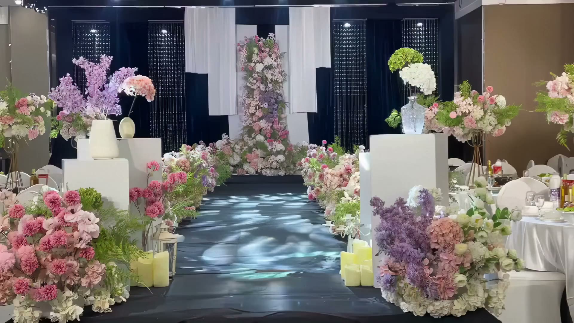 白粉色韩式布幔水晶婚礼