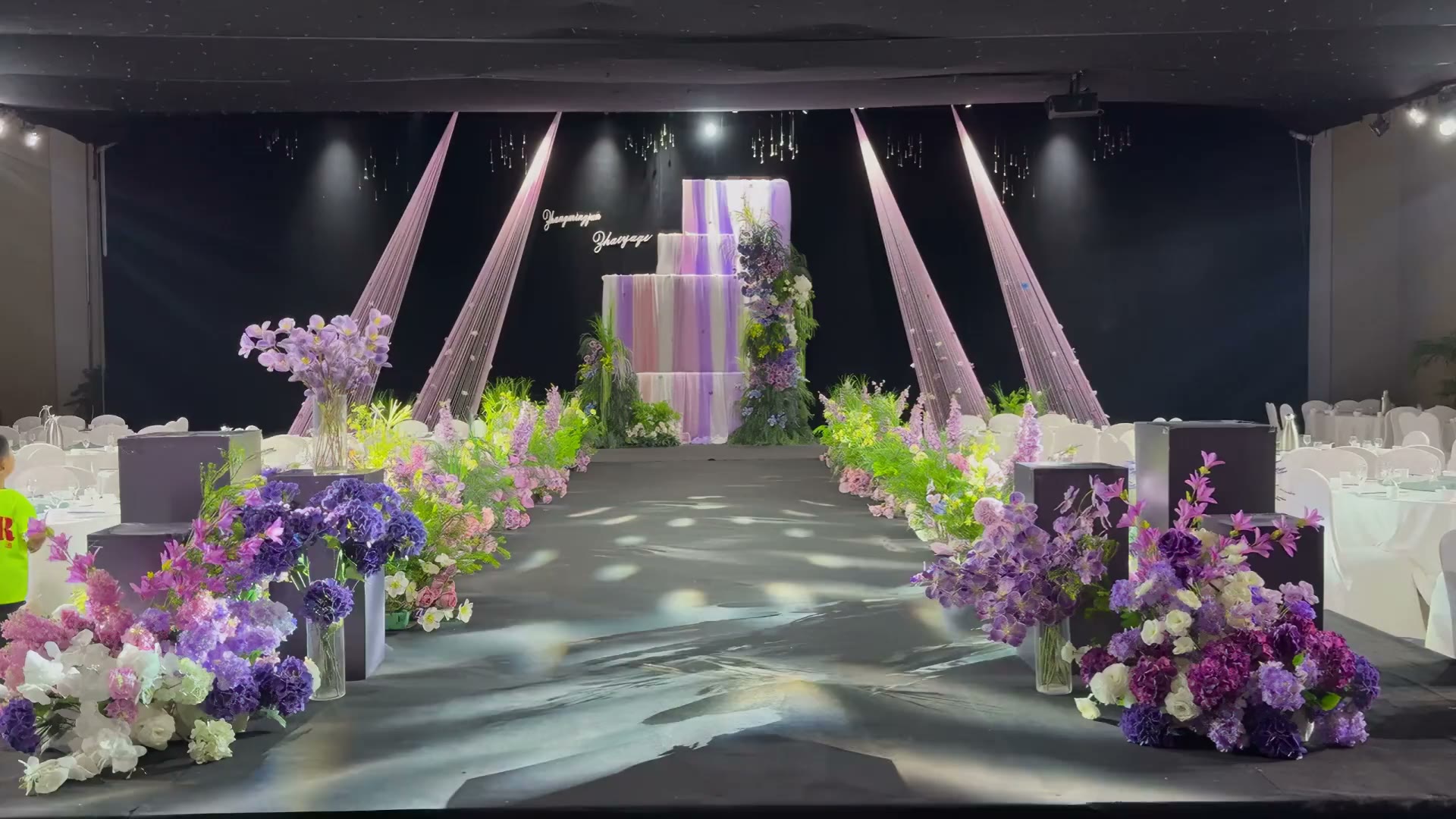 粉紫色韩式瀑布布幔婚礼
