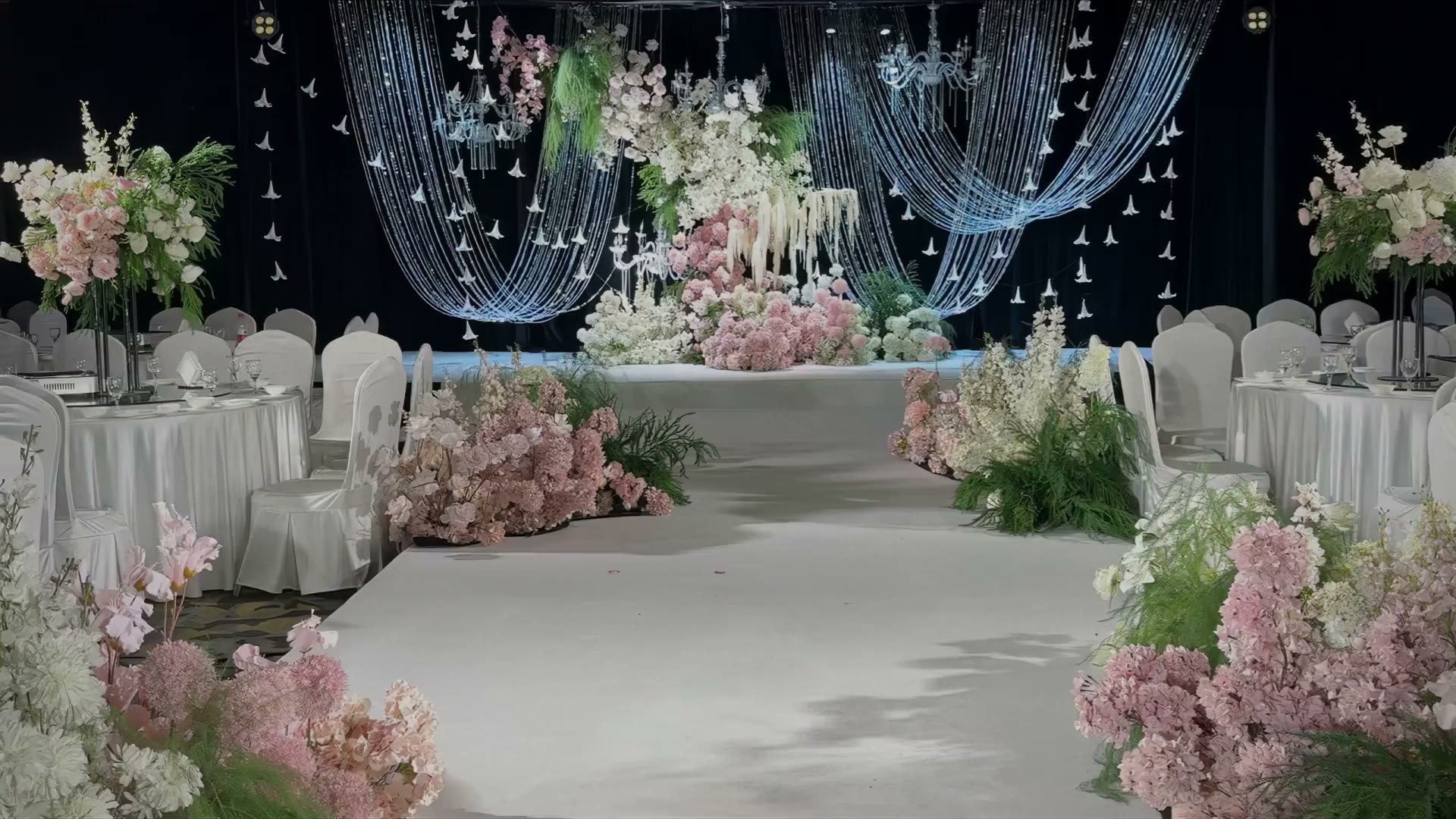 白粉色韩式梦幻珠帘婚礼