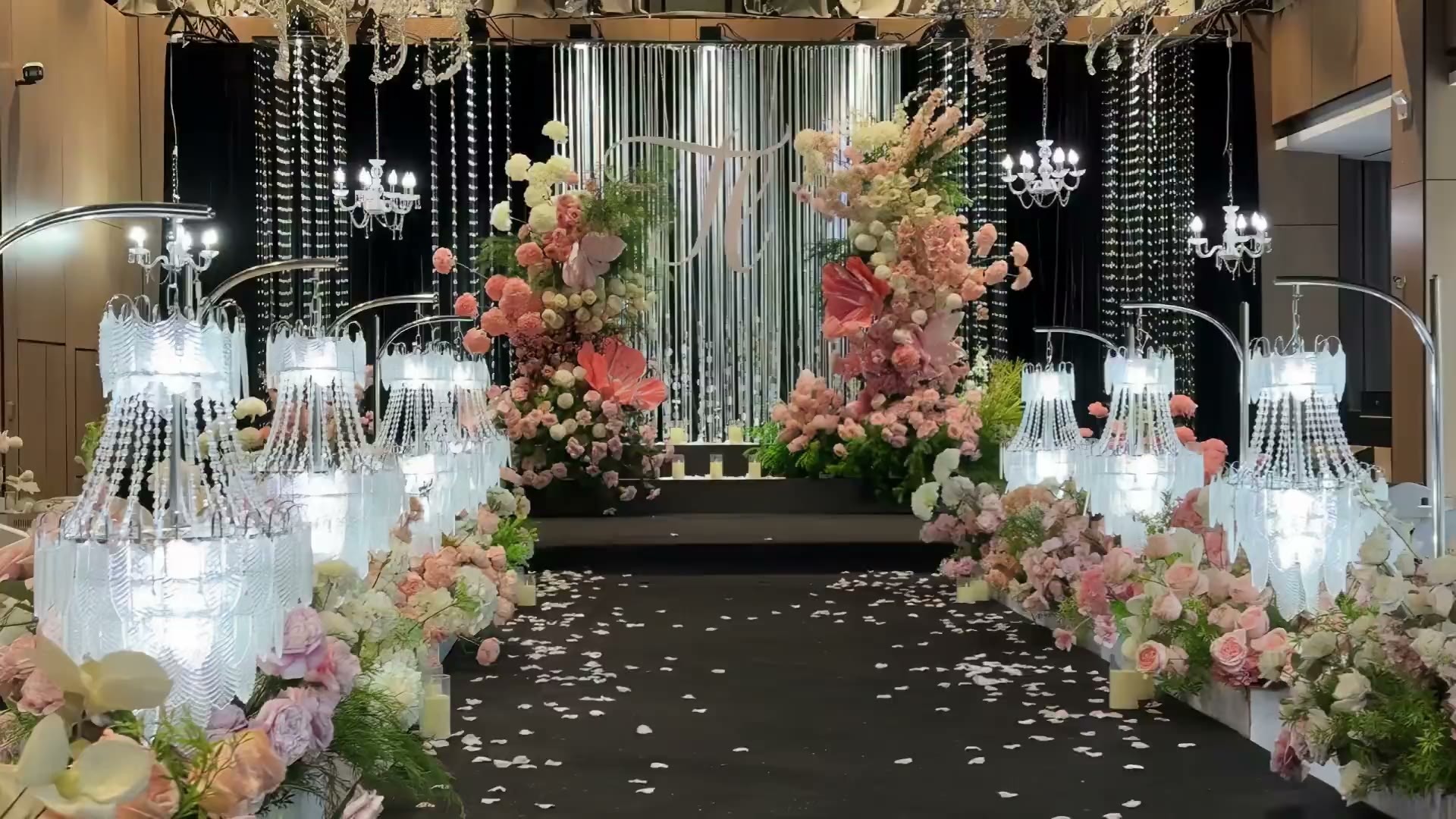 白粉色水晶珠帘韩式婚礼