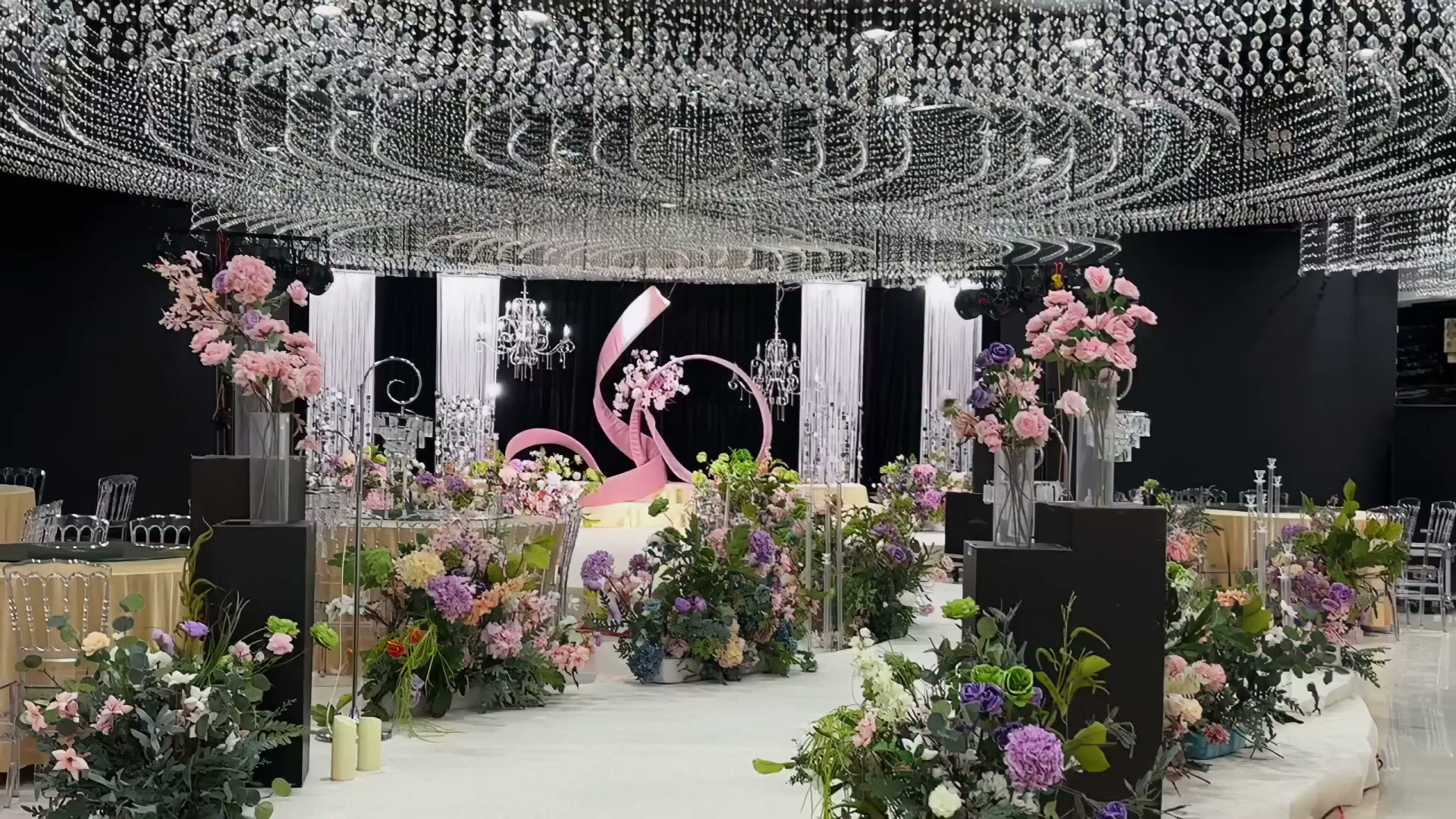 白粉色线帘亮片水晶婚礼