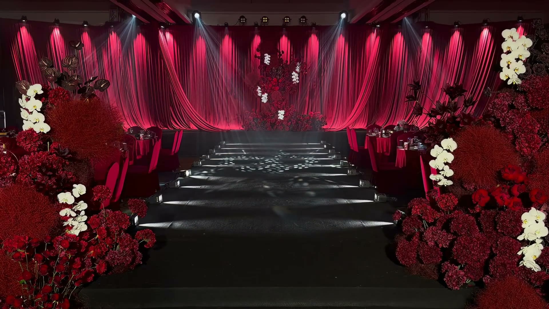 简约复古红色布幔婚礼