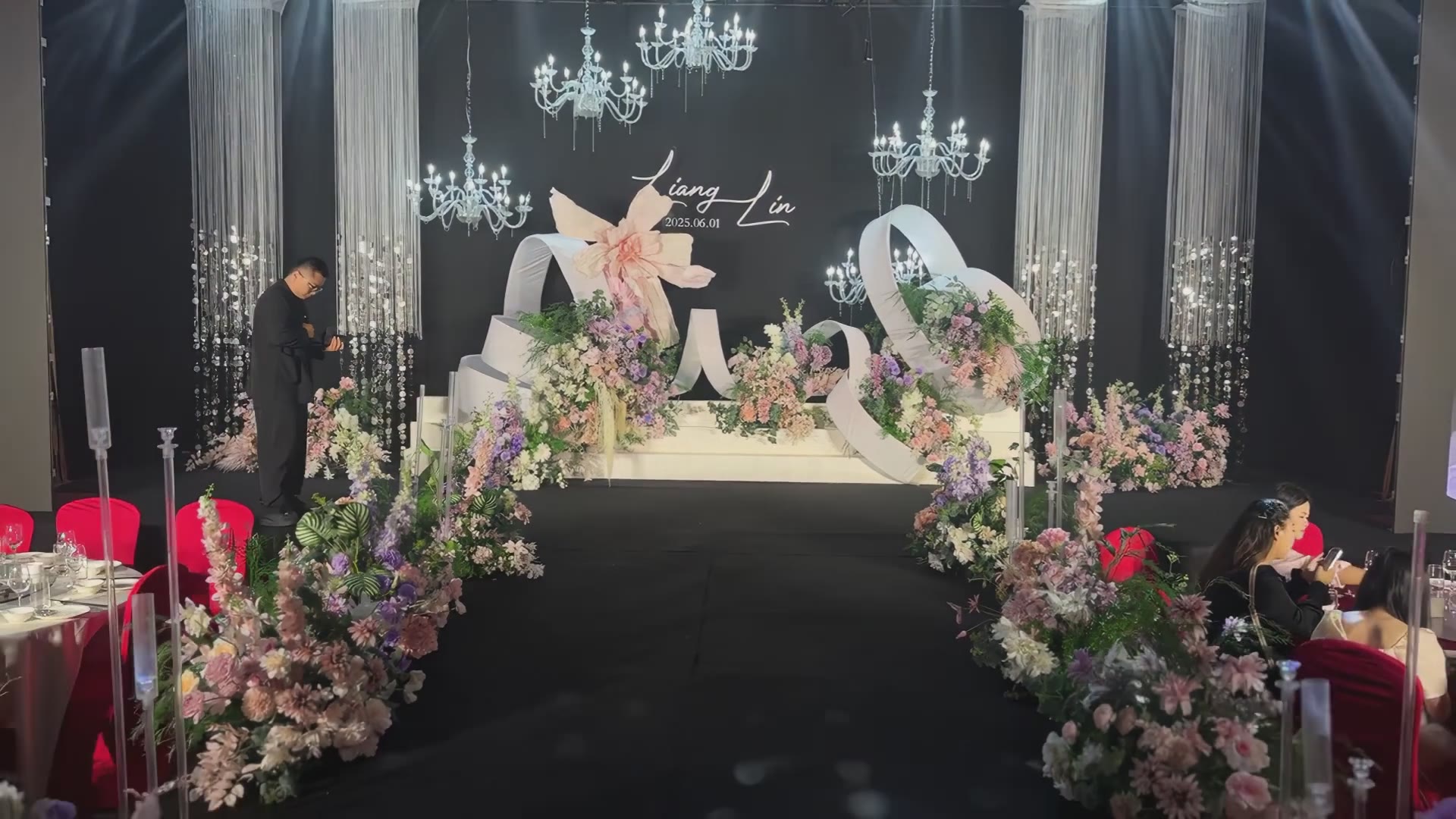 白粉色系韩式亮片线帘婚礼