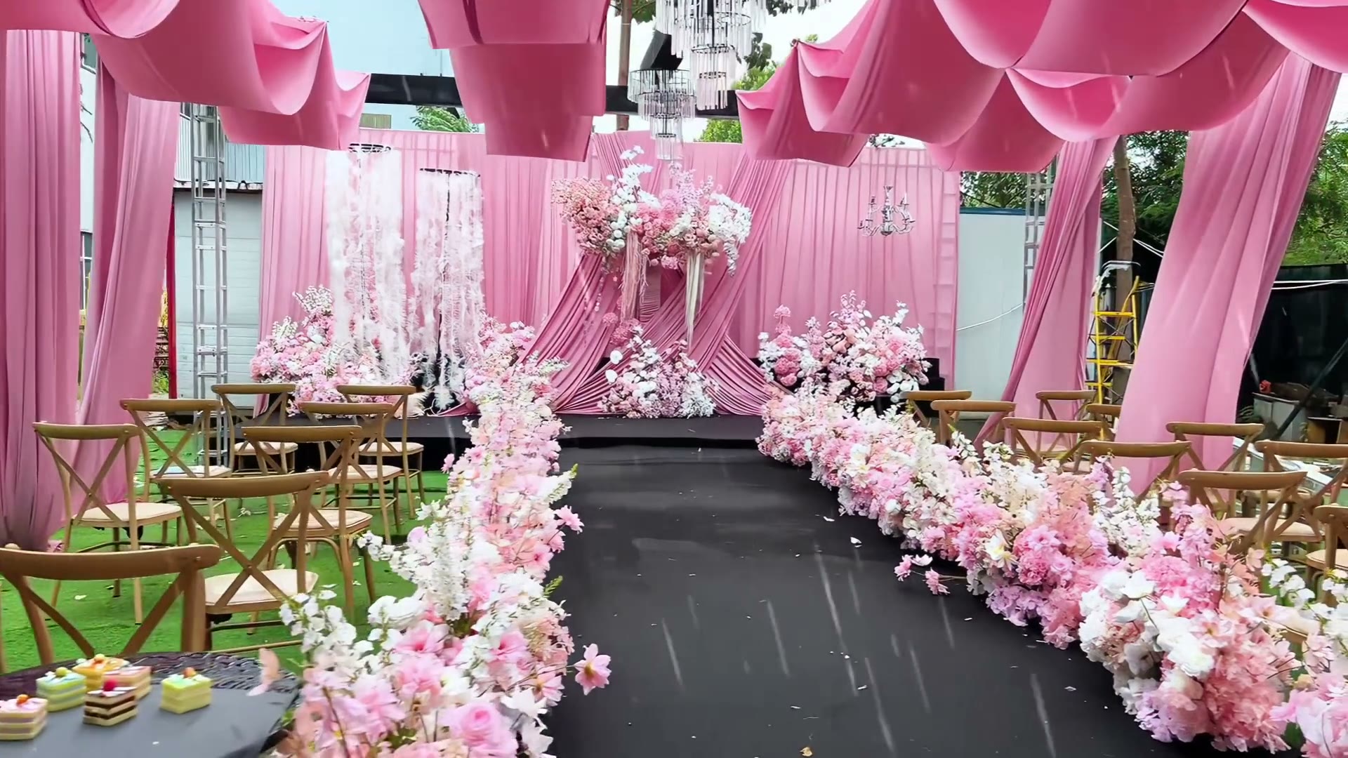 粉色布幔庭院简约婚礼