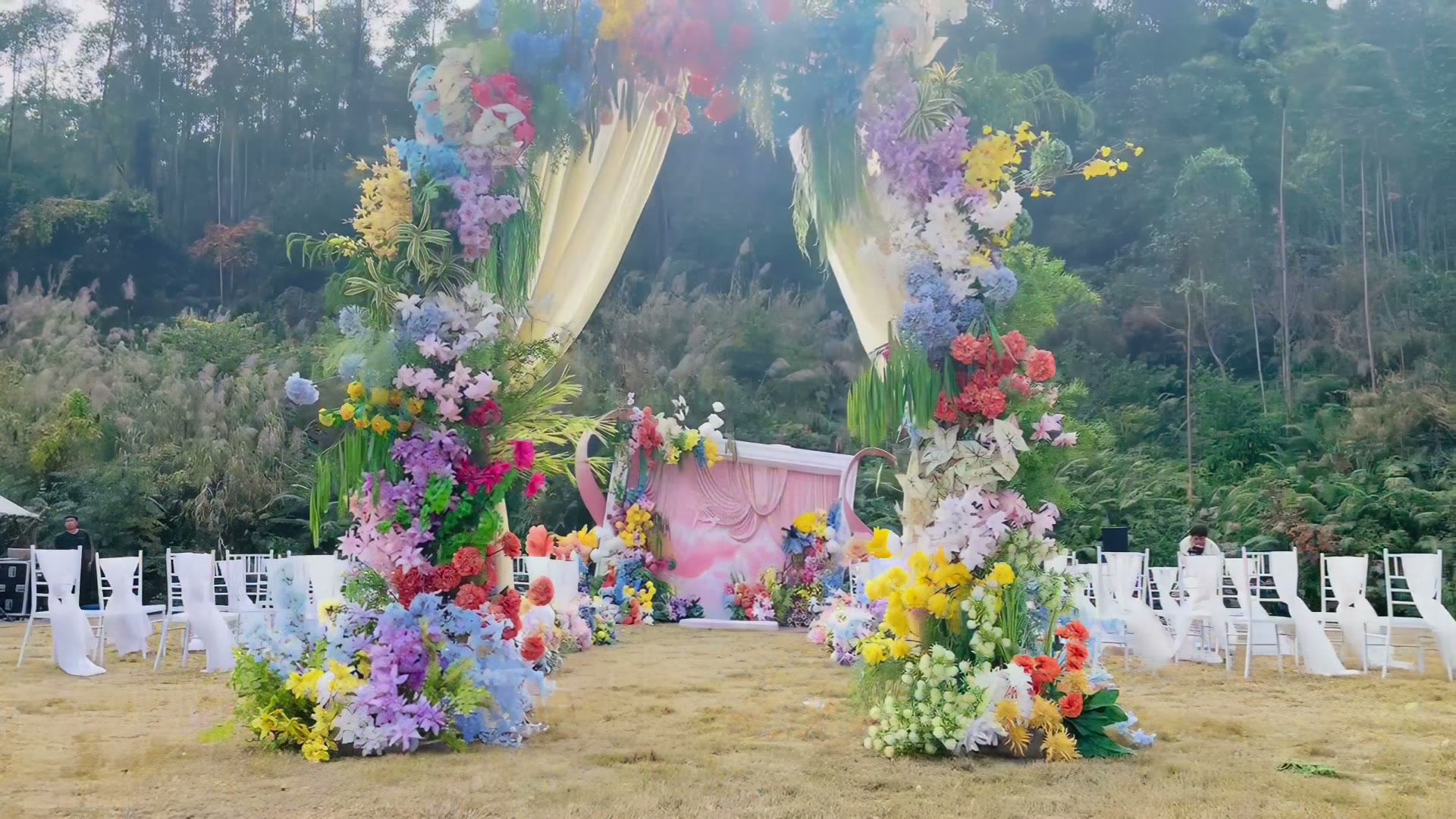粉色油画草坪婚礼