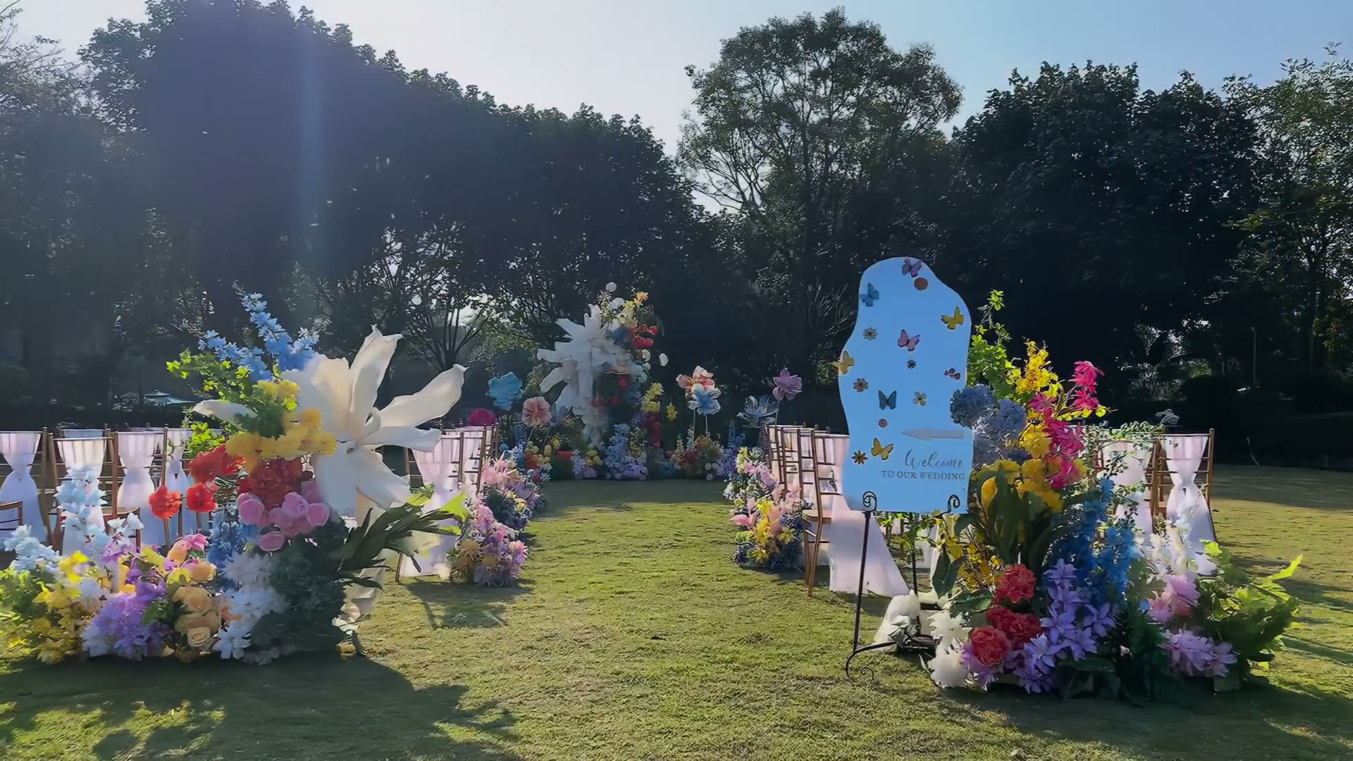 黄蓝色花园风户外草坪婚礼