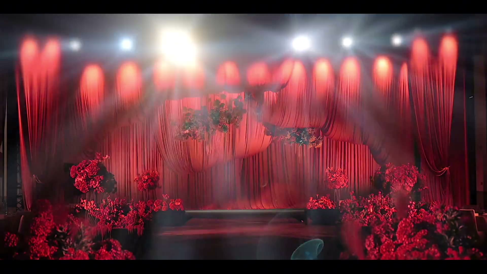 红色系大气复古布幔婚礼