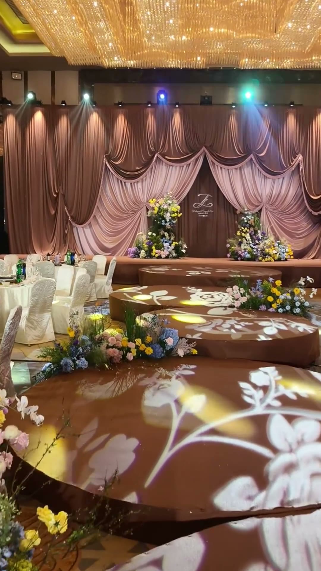 粉咖撞色小众可露丽风格婚礼
