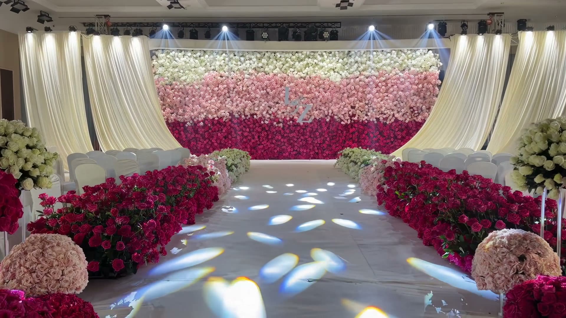 超大气舞台布幔花墙婚礼