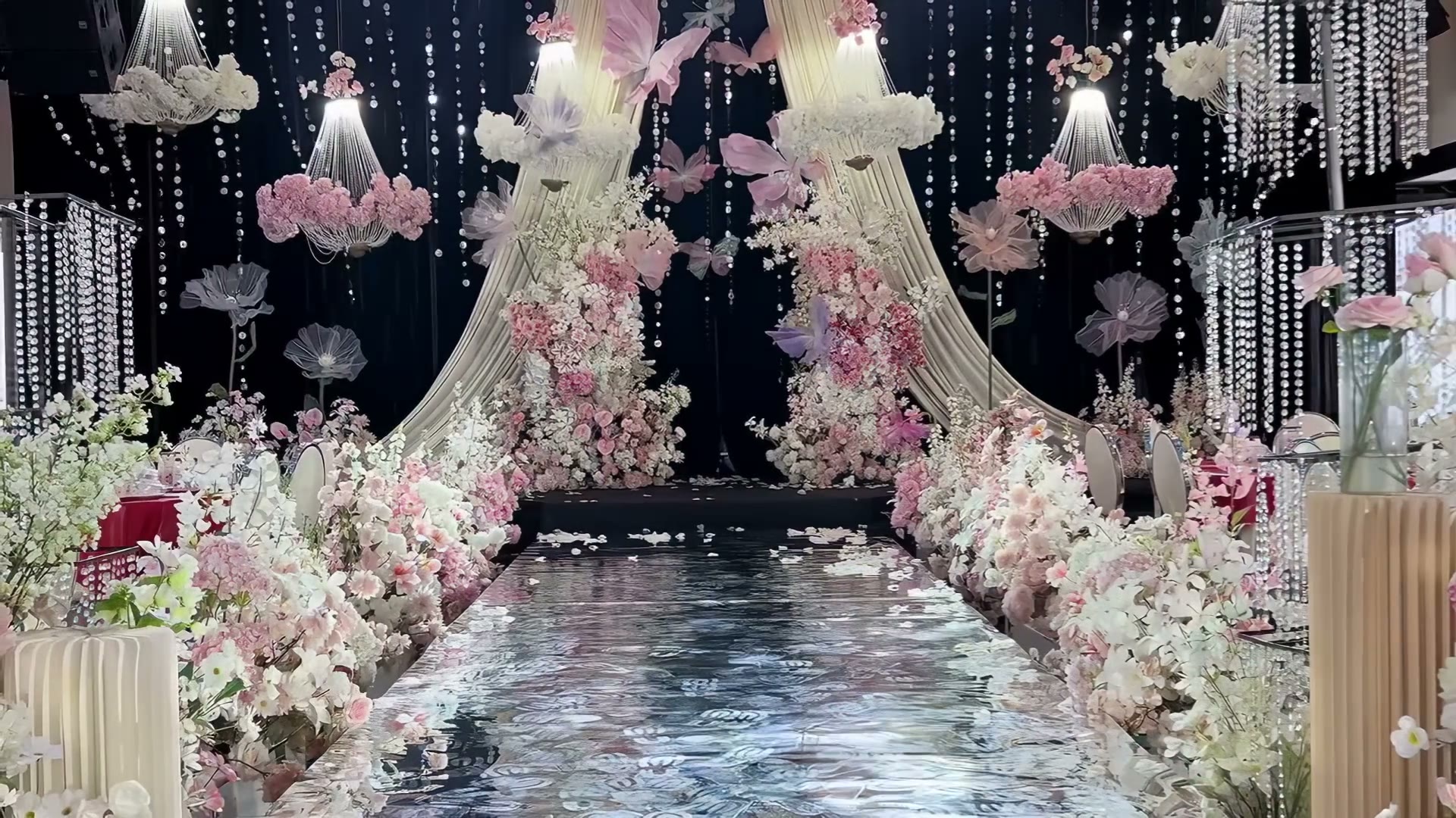 香槟粉韩式布幔蝴蝶结婚礼