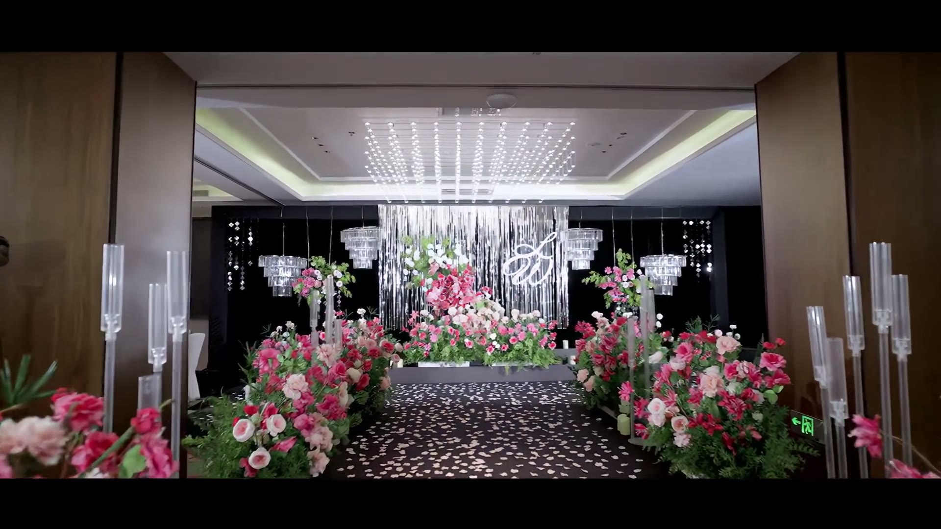 白粉亮片小众婚礼