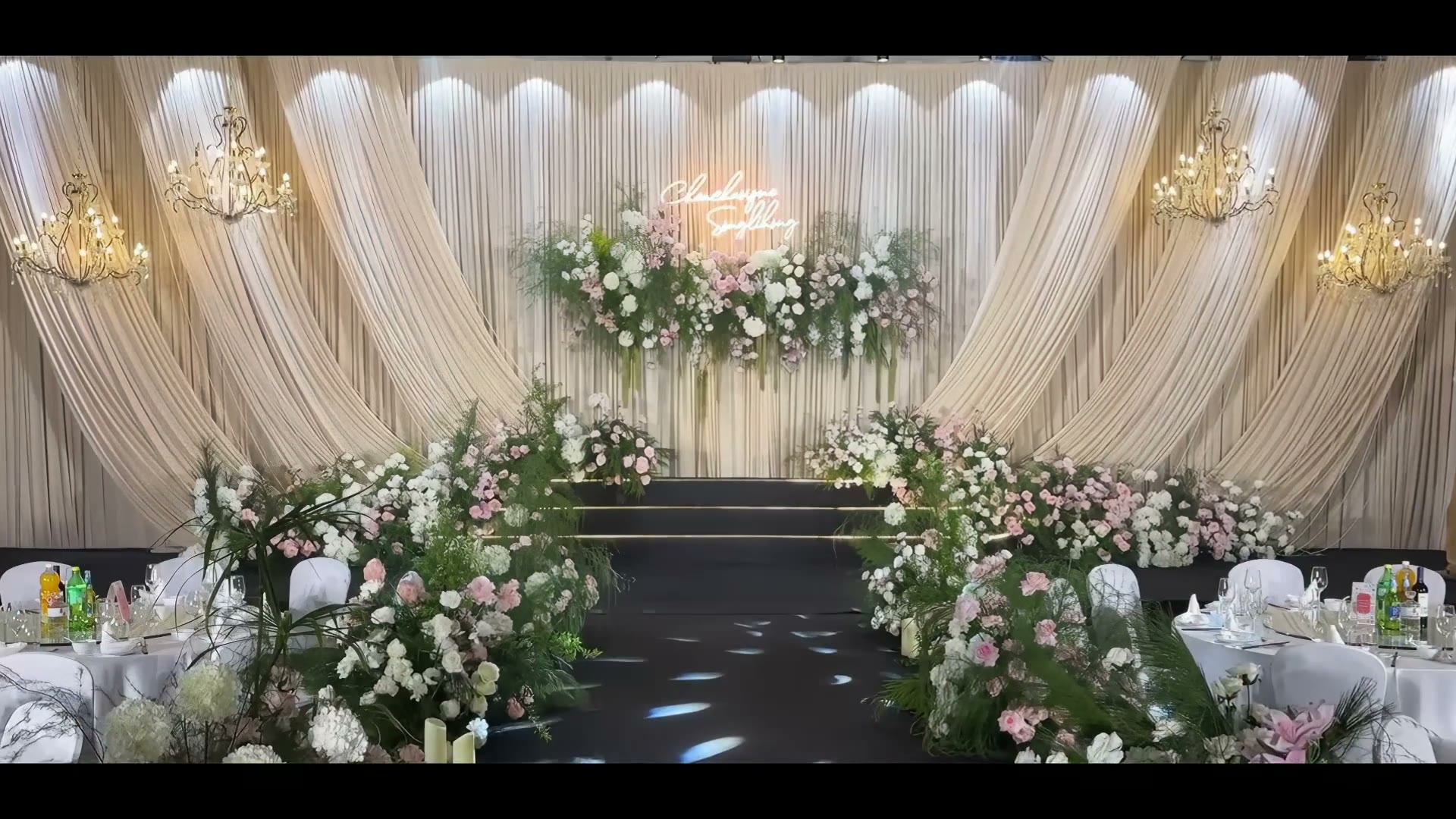 温柔香槟色韩式布幔室内婚礼