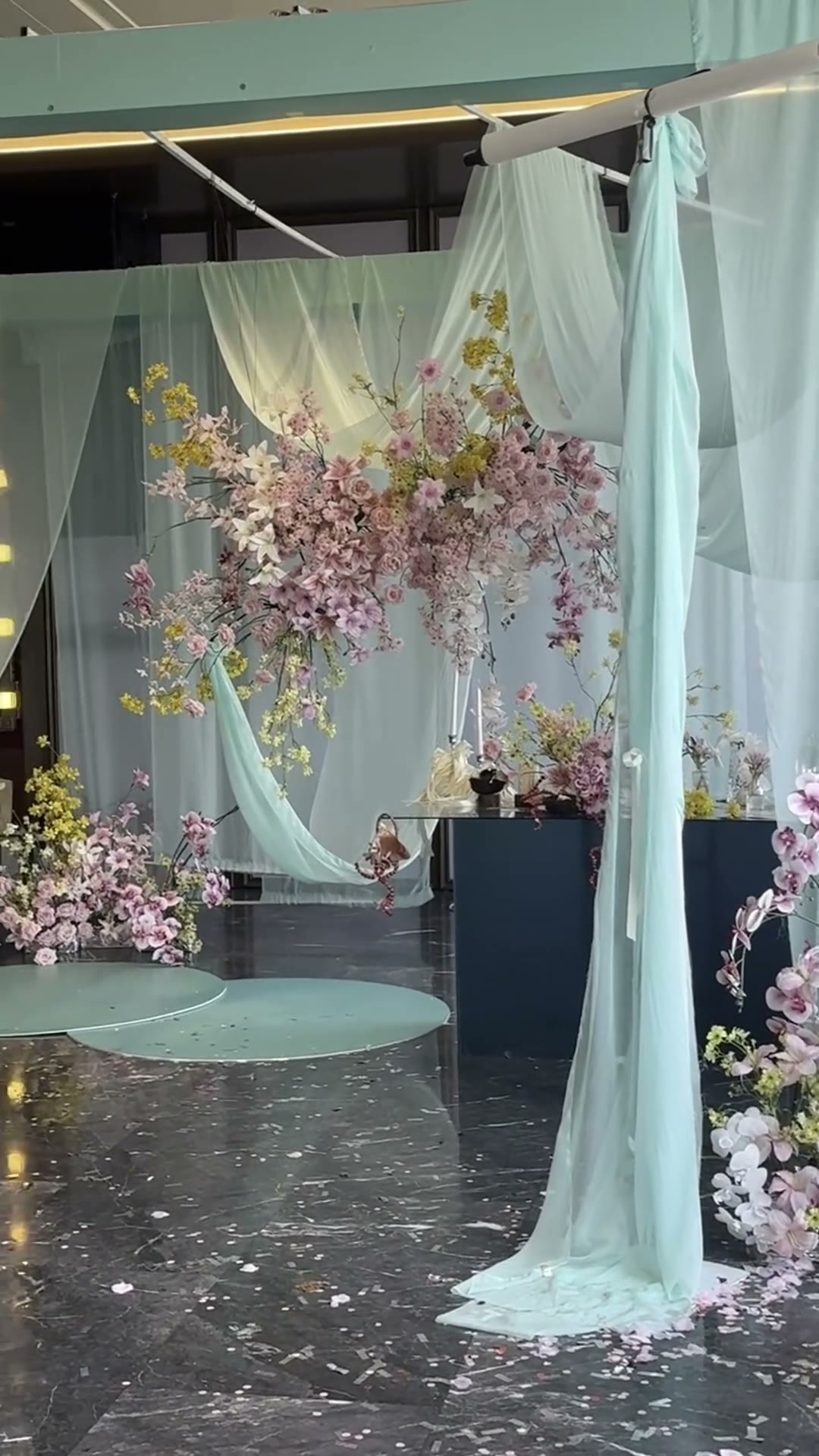 天青色飘纱唯美订婚宴