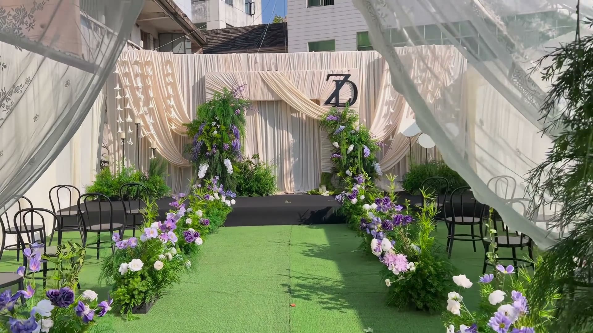 香槟色布幔包裹拱门野生系婚礼
