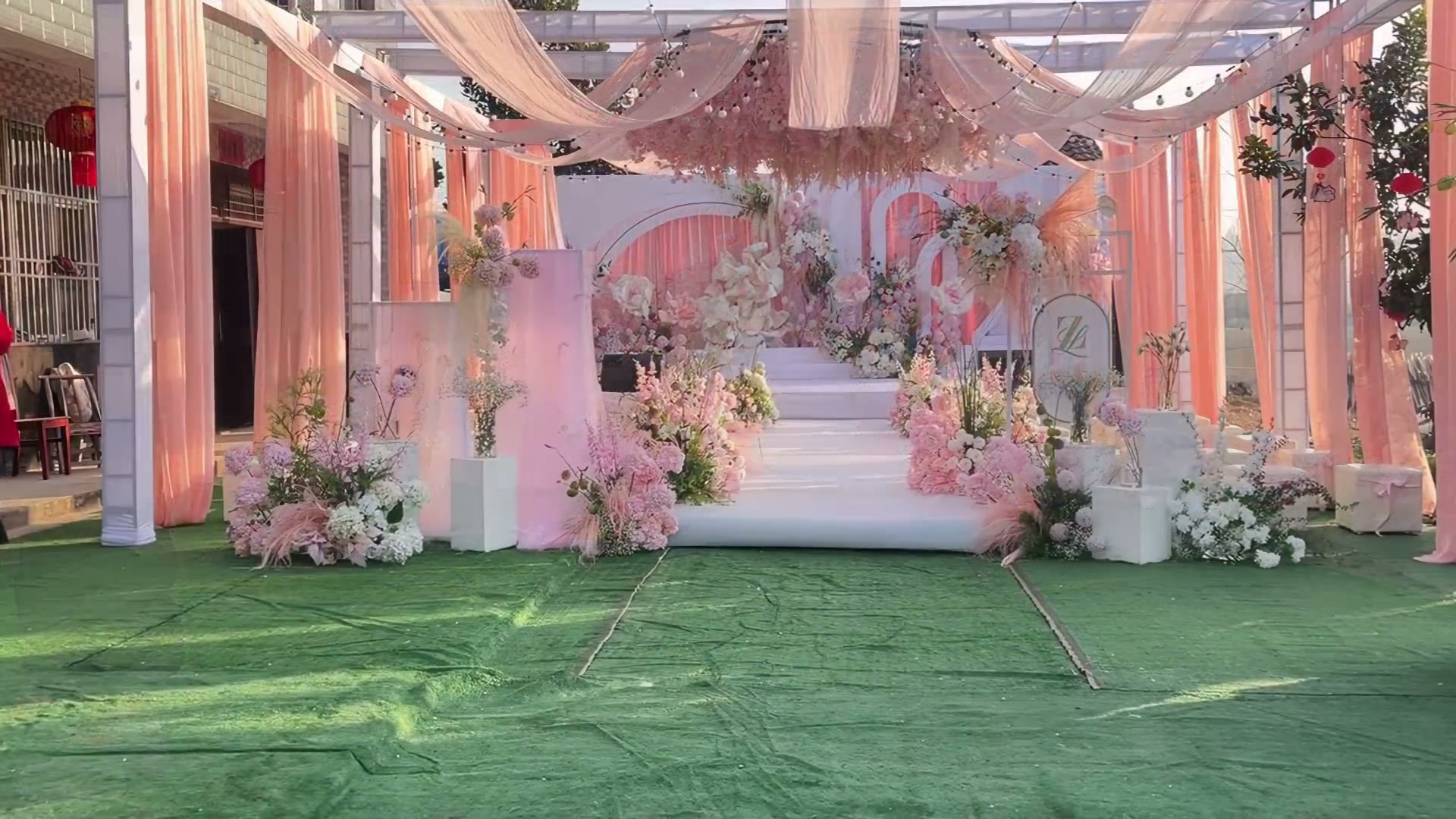 户外庭院沉浸式白粉色婚礼