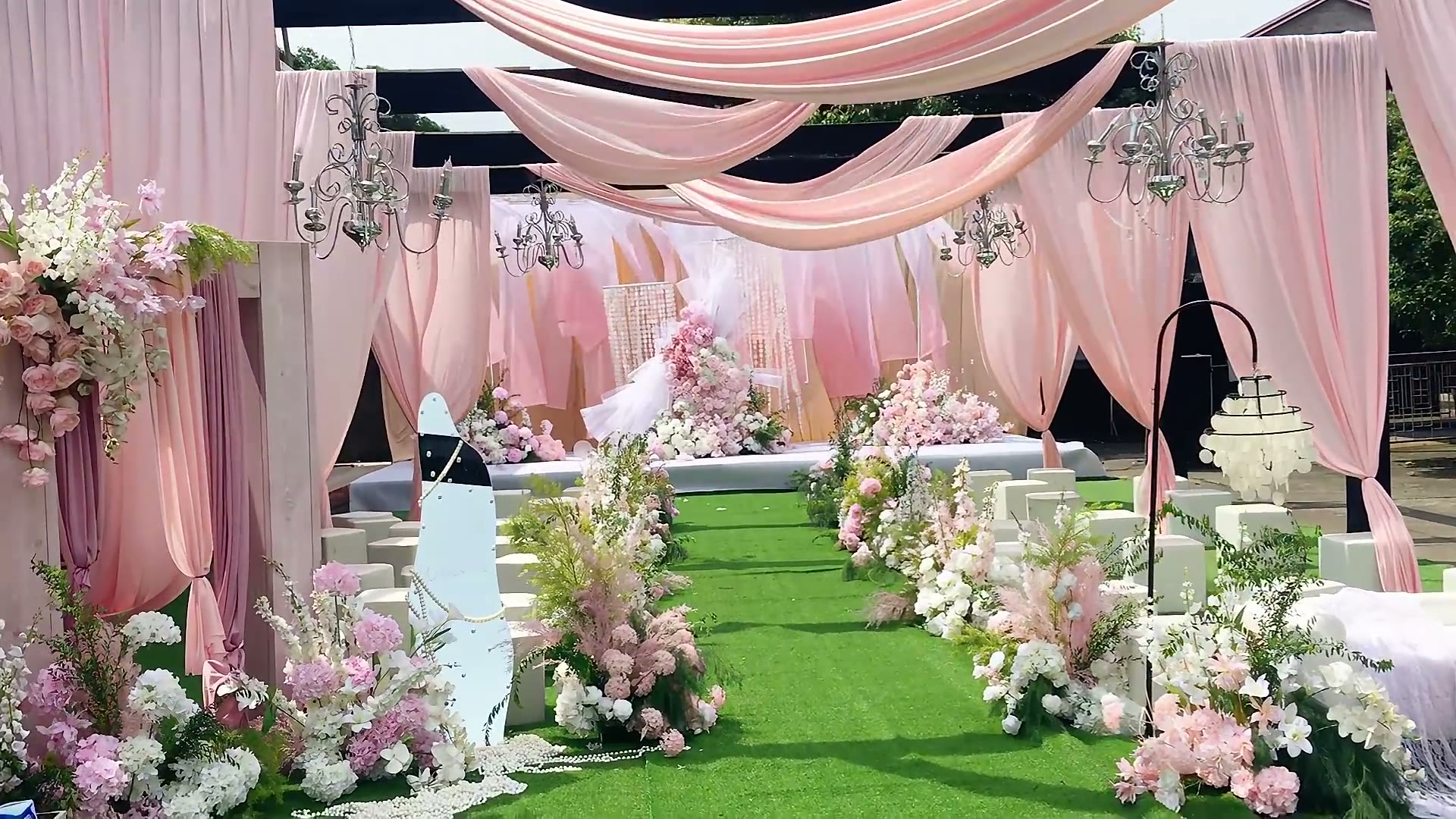 粉白色少女心布幔飘纱庭院婚礼