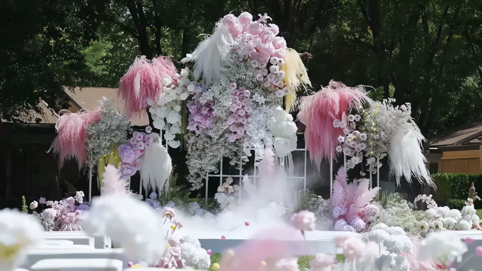 粉白色浪漫自然户外草坪婚礼