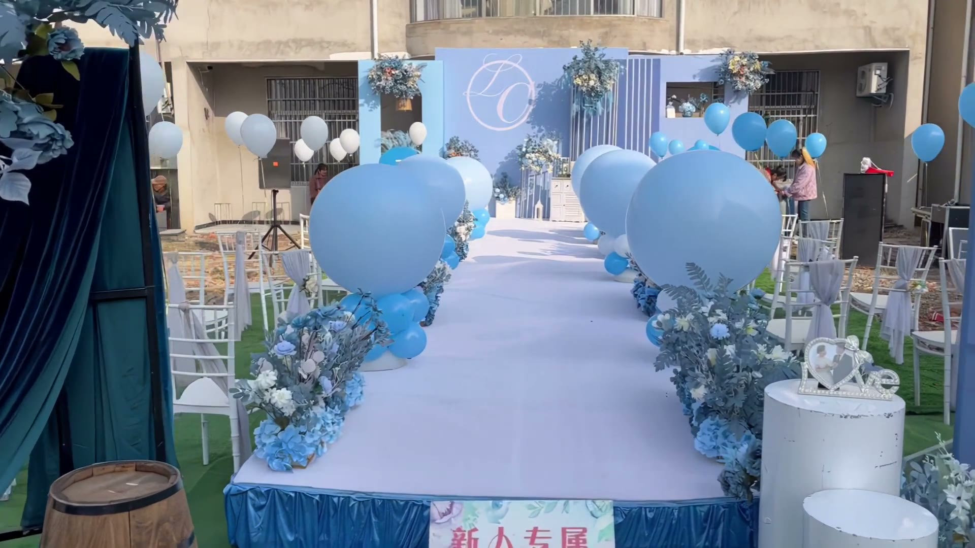户外庭院蓝白色简约小清新婚礼