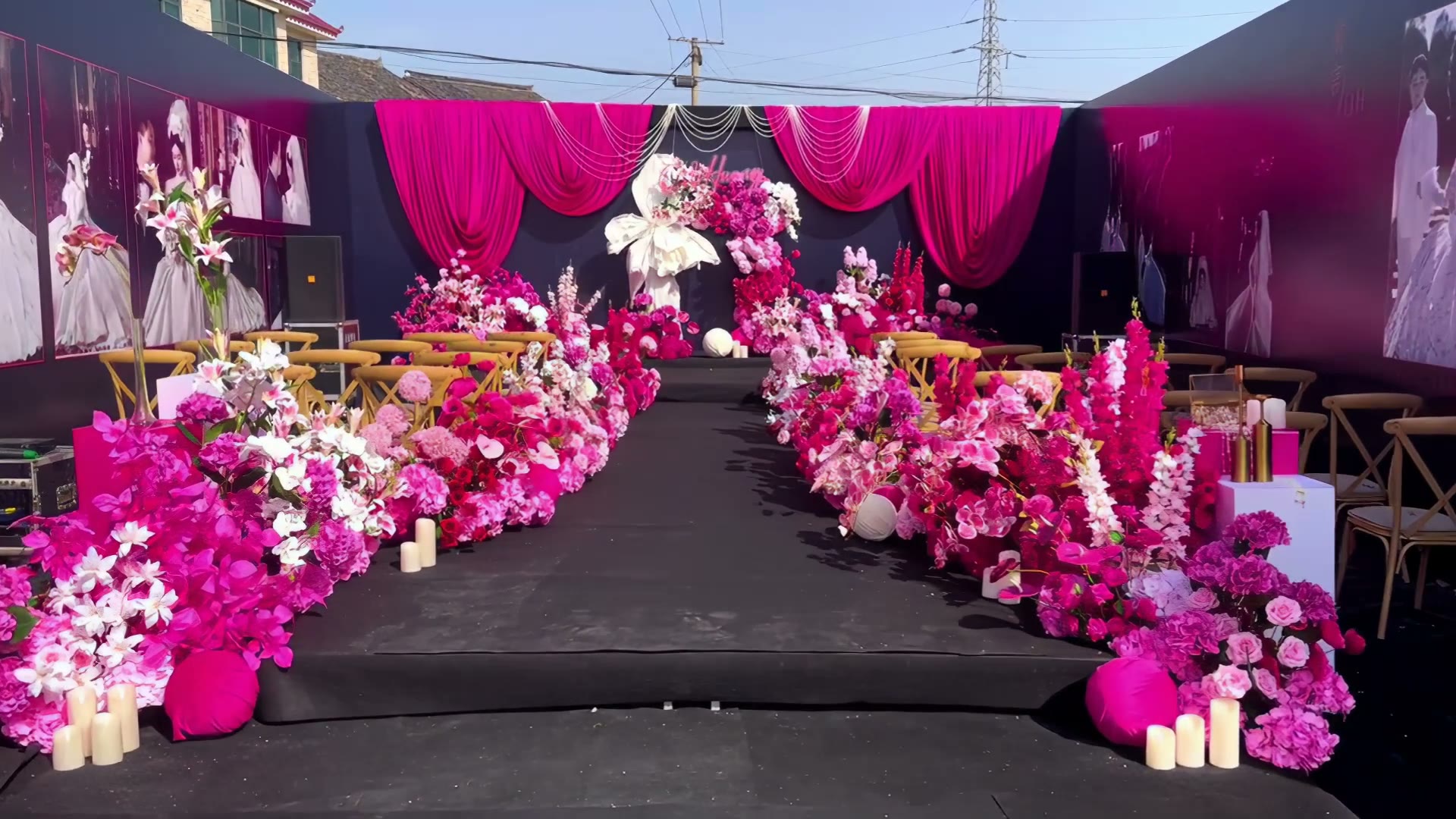户外玫红色布幔庭院婚礼