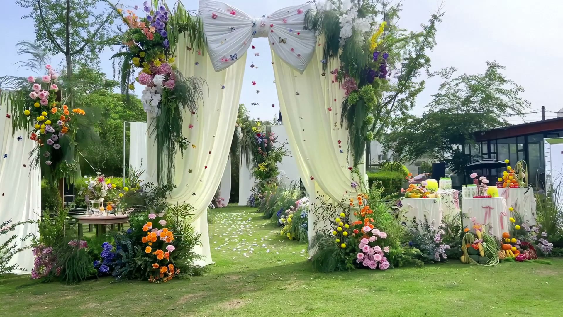 香槟色布幔自然系户外草坪婚礼