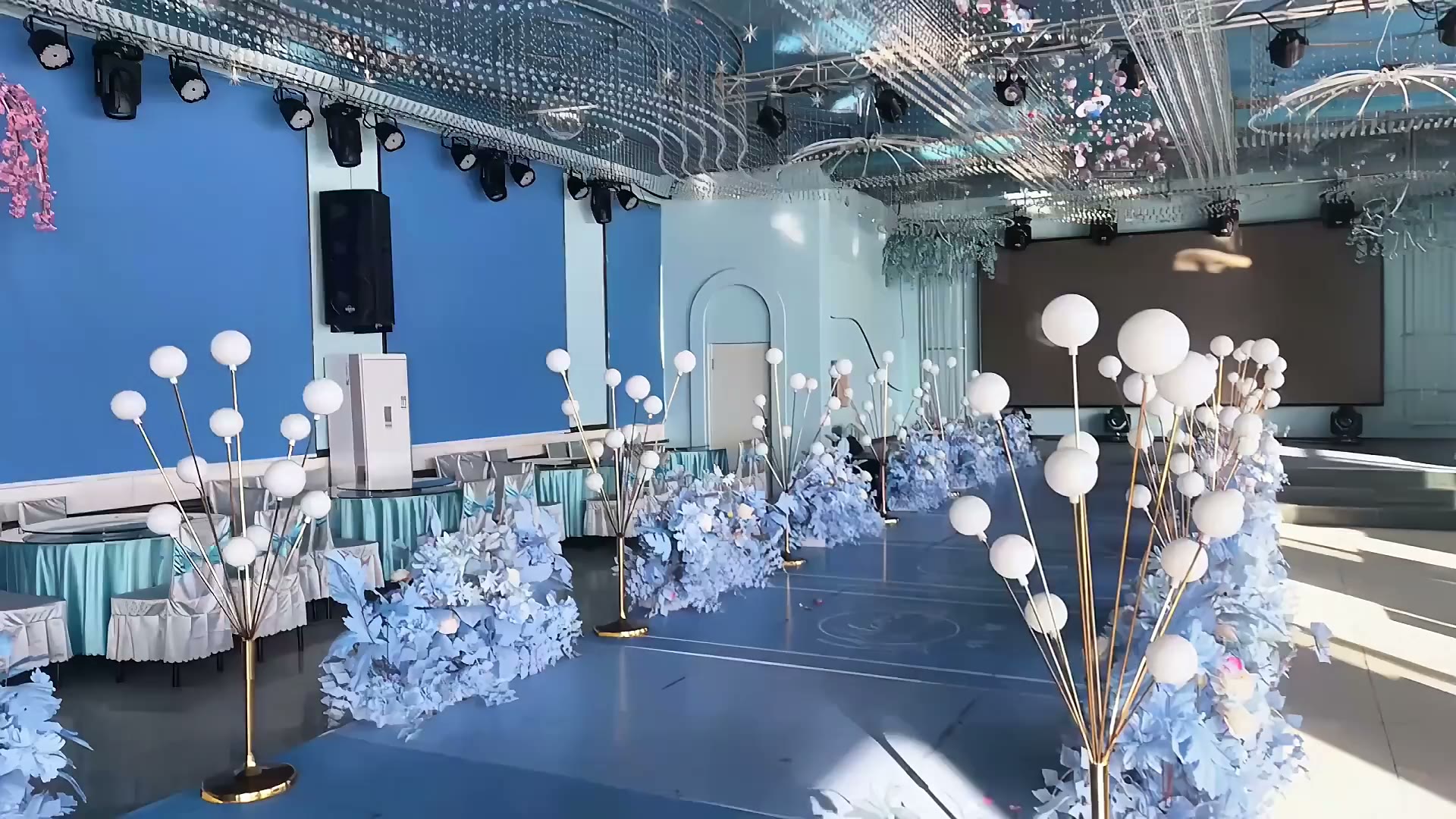 蓝色清新简约大屏婚礼