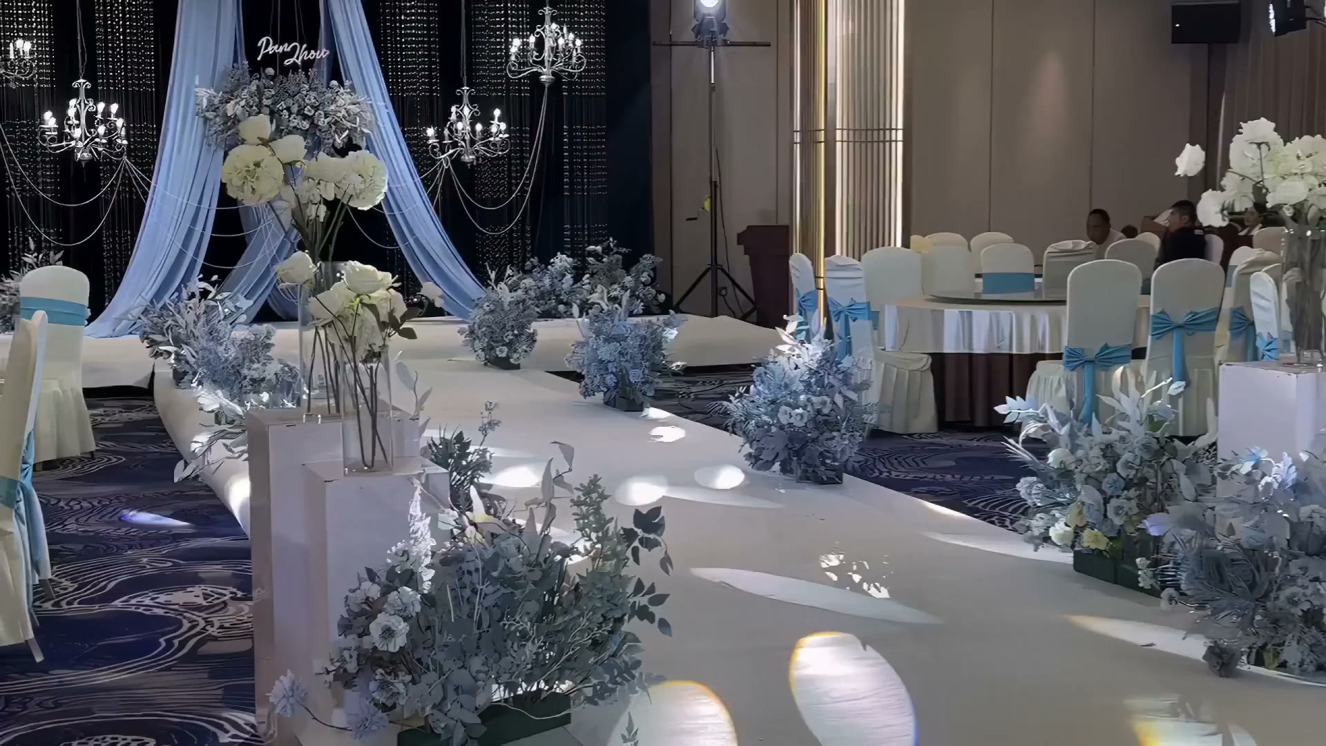 蓝色布幔水晶韩式婚礼