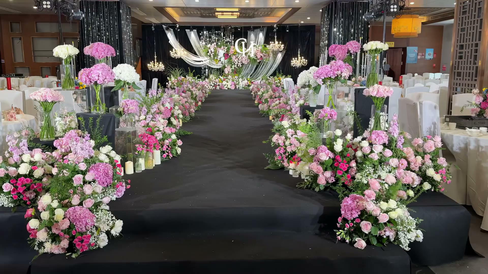 白粉色韩式线帘亮片婚礼