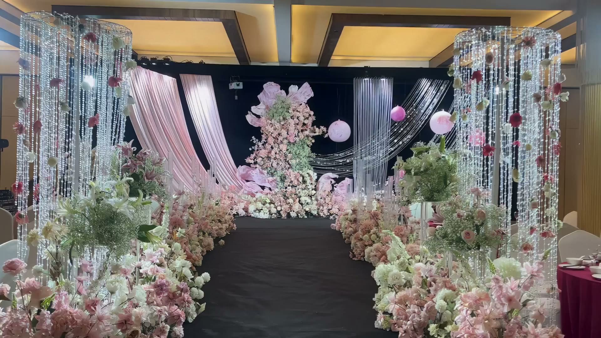 粉色纸艺线帘韩式婚礼
