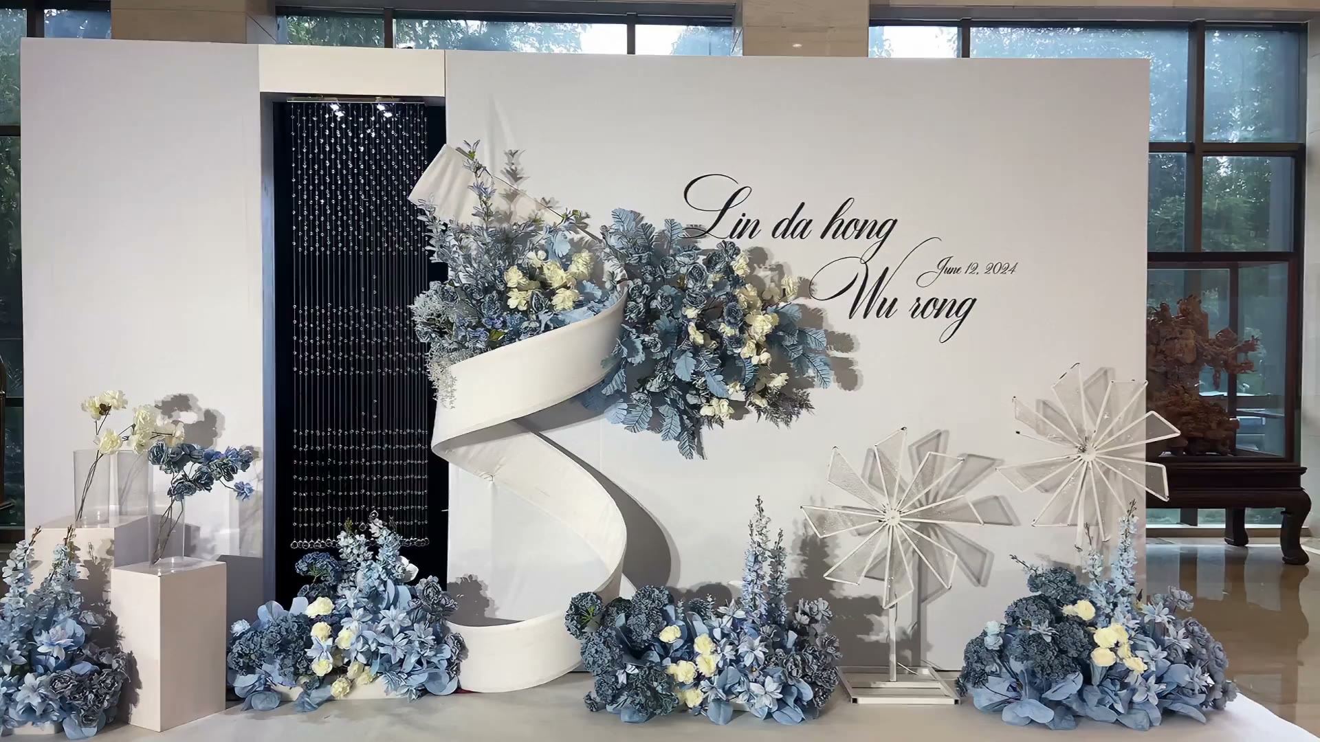 简约雾霾蓝大屏婚礼