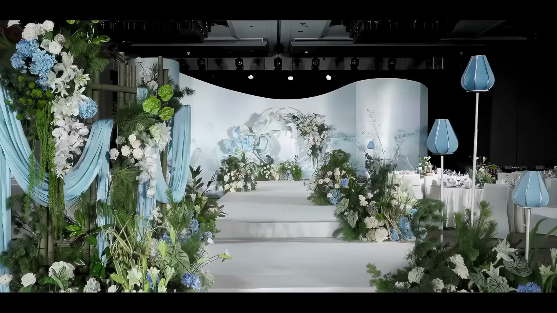 山水风淡蓝色白色婚礼
