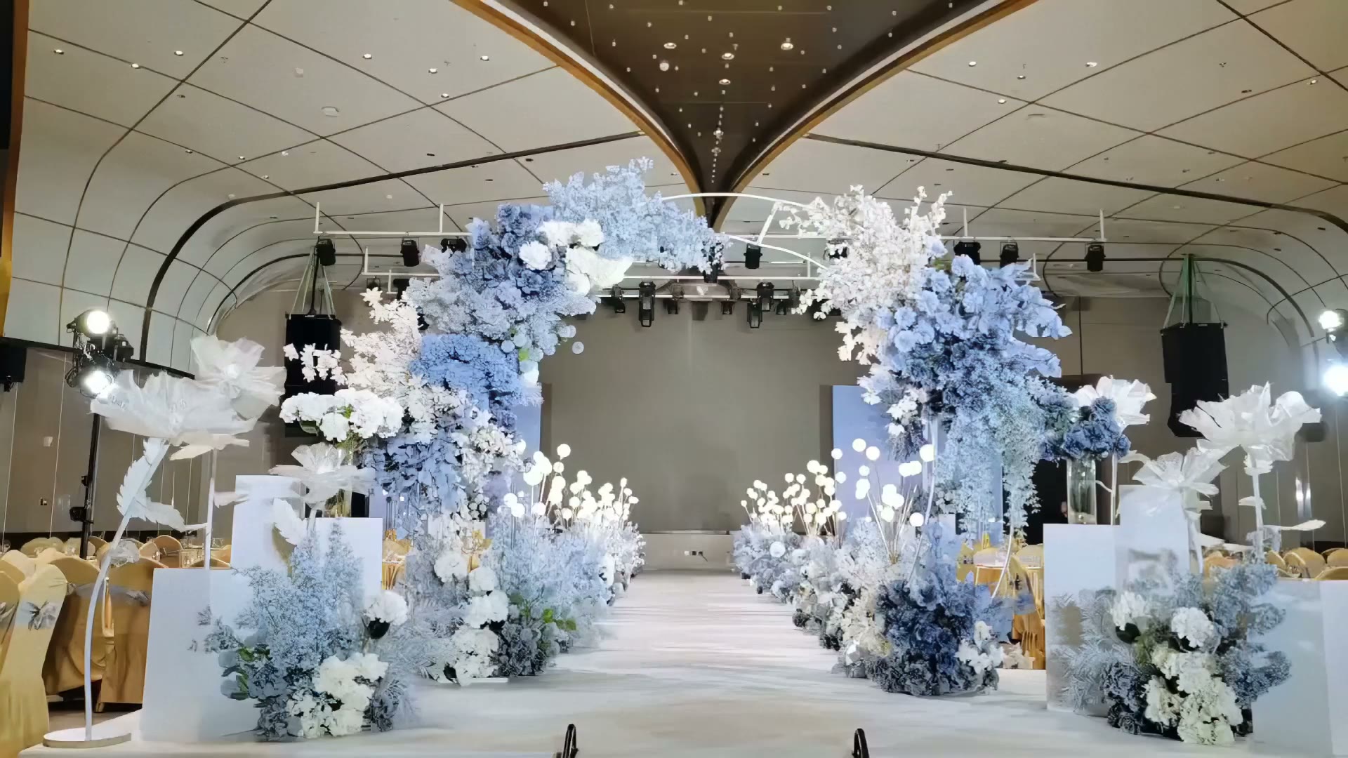 清爽蓝色系简约大屏婚礼