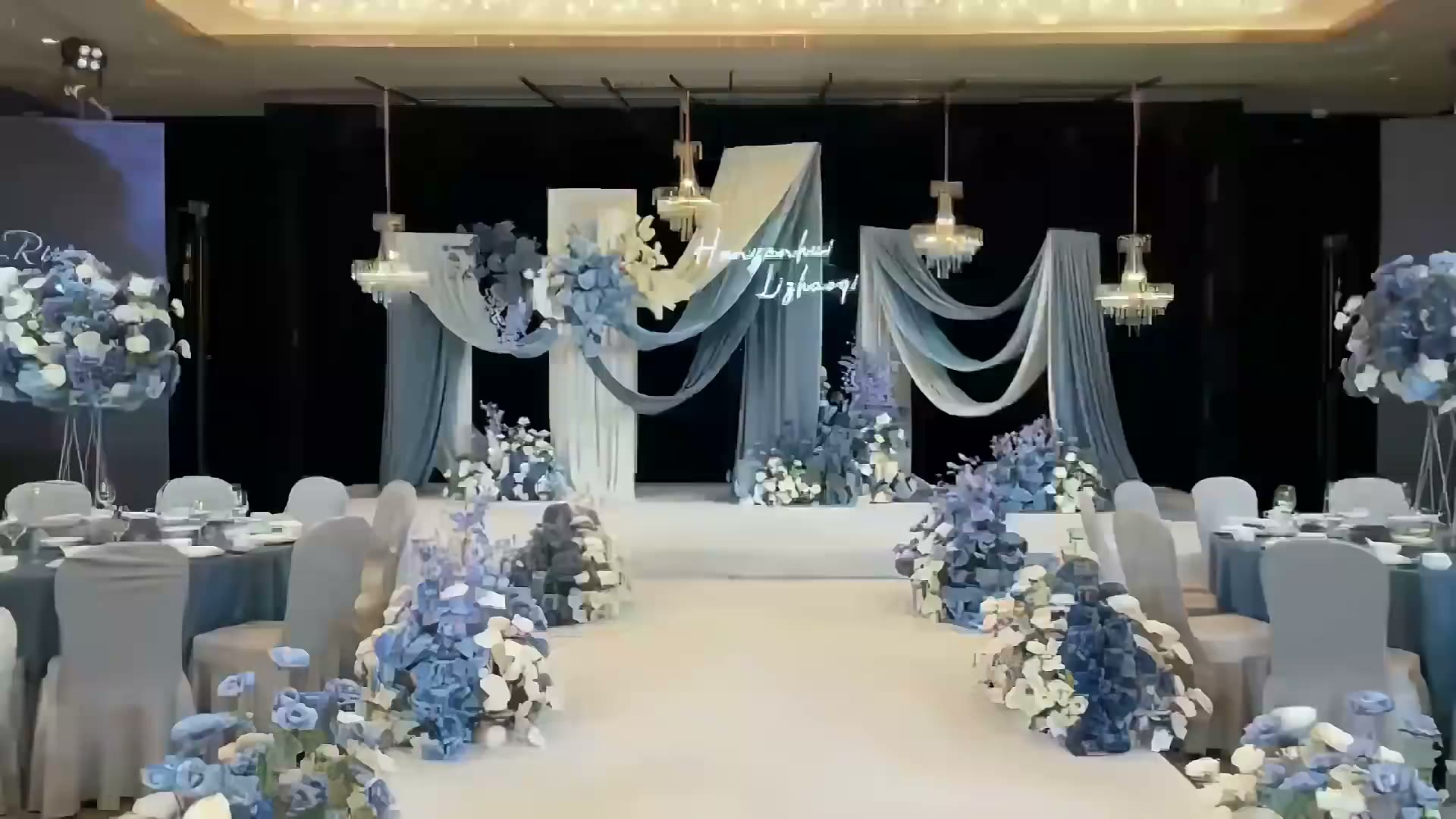 雾霾蓝白色布幔小预算婚礼